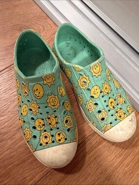 Native Kids Slip-On Sun Print Aqua Clogs